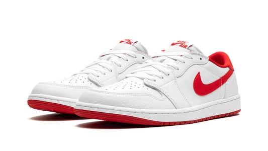 Air Jordan 1 Mid WMNS "University Red"