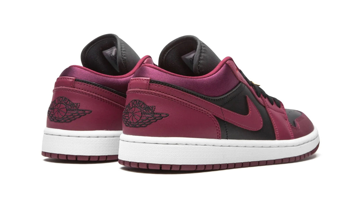 Air Jordan 1 Low SE WMNS "Beetroot"