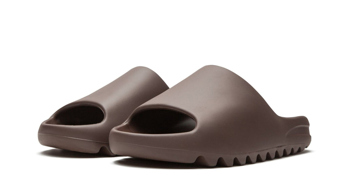 Yeezy SLIDE "Soot 2021"