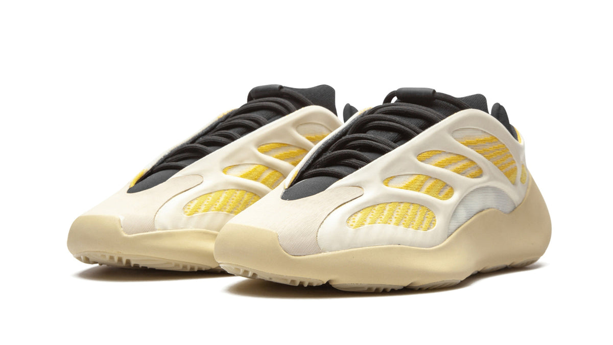 Yeezy 700 V3 "Safflower"