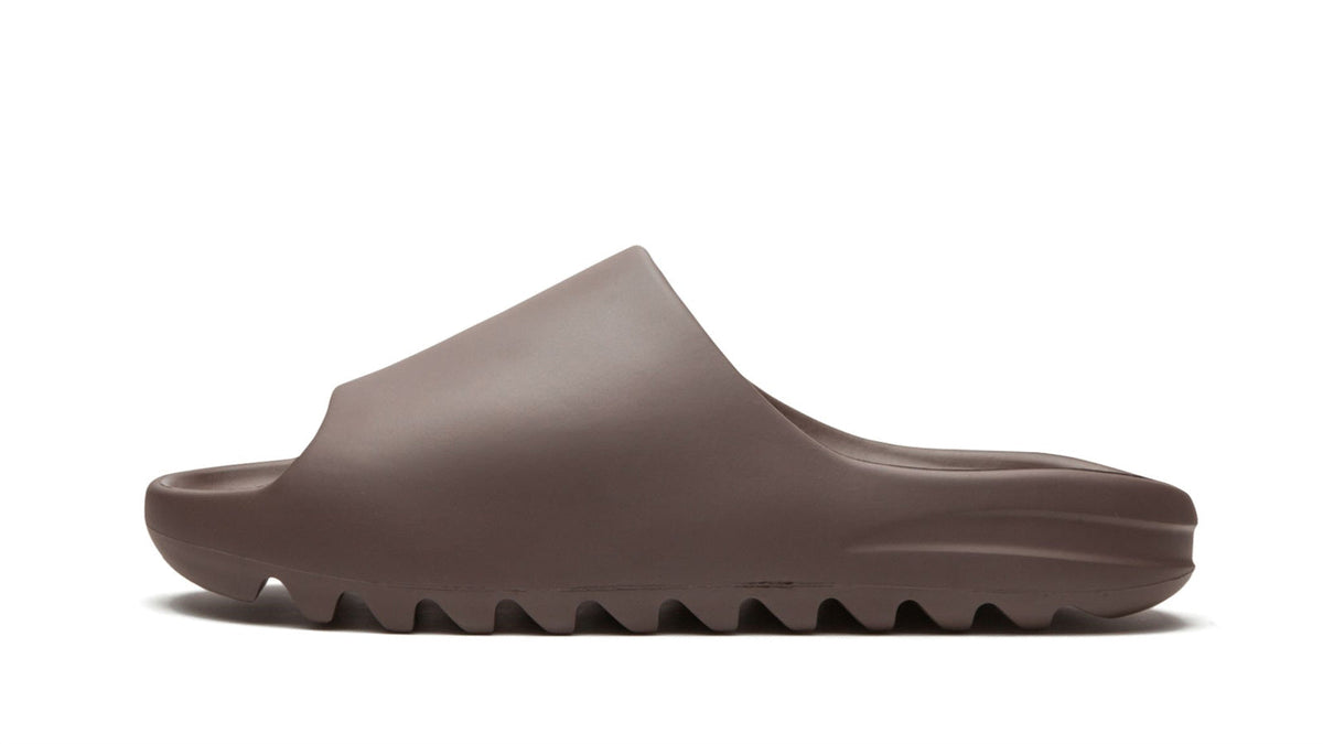 Yeezy SLIDE "Soot 2021"