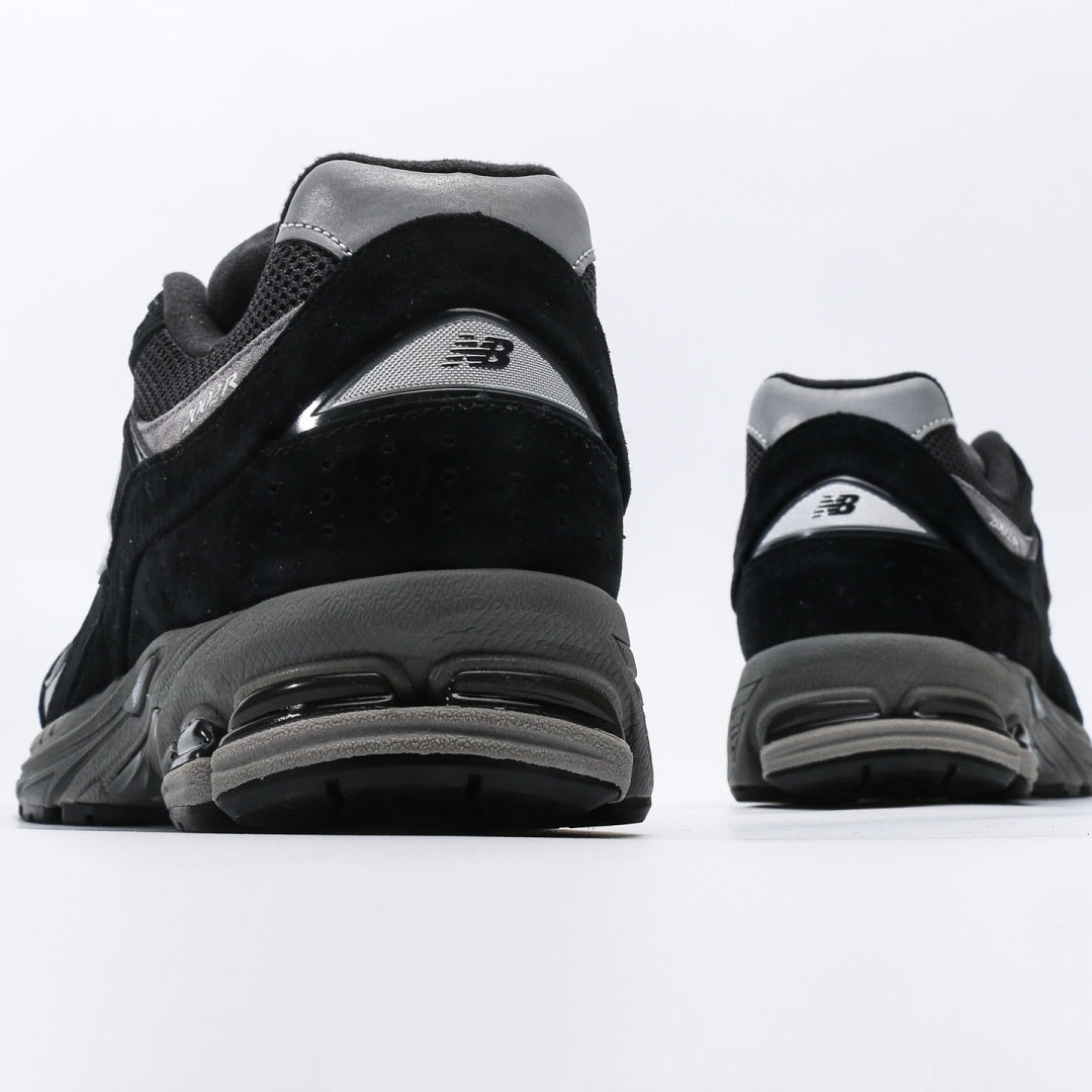 New Balance 2002R Black & Grey Retro Sneakers