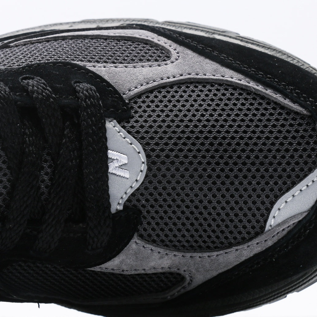 New Balance 2002R Black & Grey Retro Sneakers