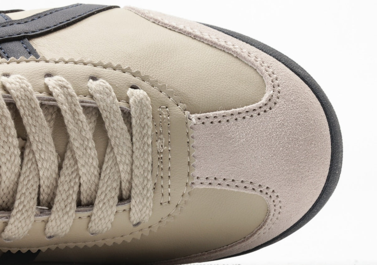 Onitsuka Tiger Moage CO – Classic Retro Running Shoes by Asics