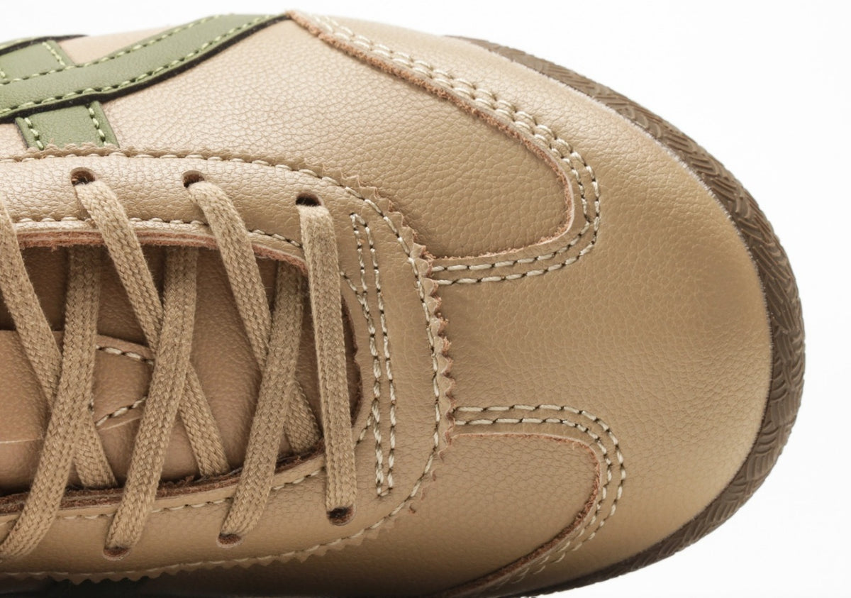 Onitsuka Tiger Moage CO – Classic Retro Running Shoes by Asics