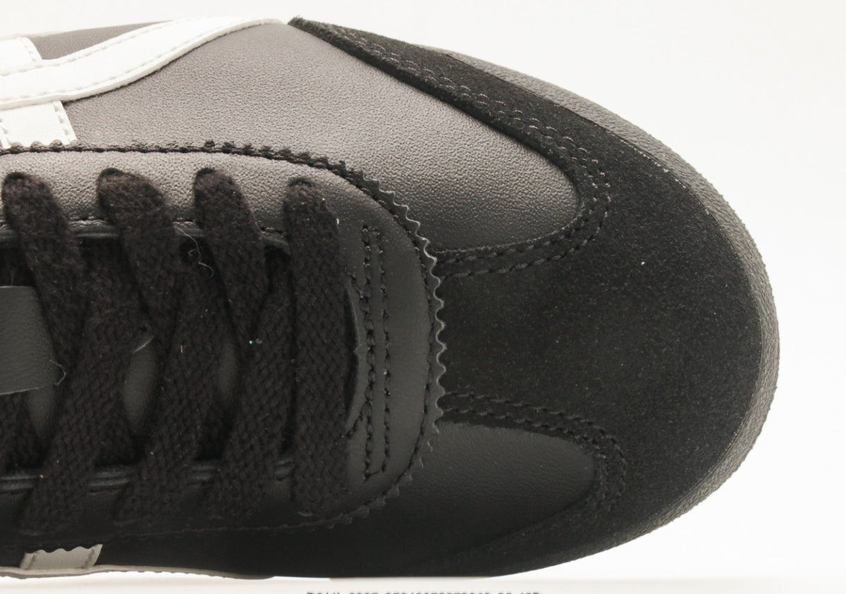 Onitsuka Tiger Moage CO – Classic Retro Running Shoes by Asics