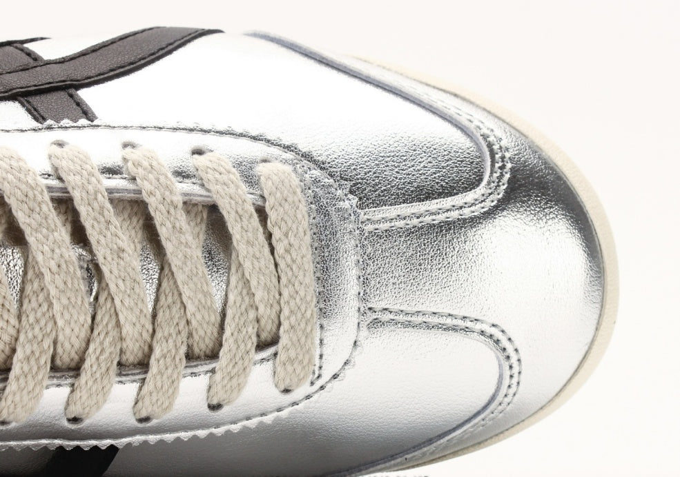 Onitsuka Tiger Moage CO – Classic Retro Running Shoes by Asics