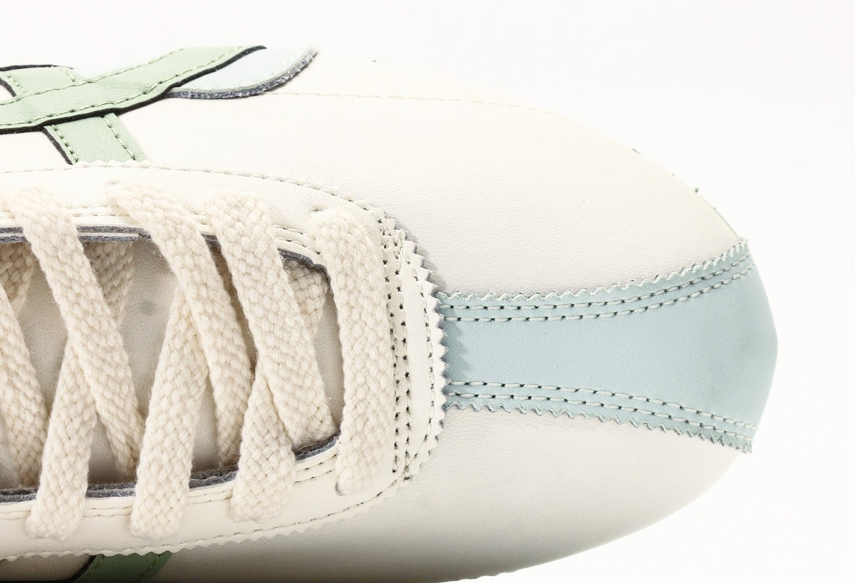 Onitsuka Tiger Moage CO – Classic Retro Running Shoes by Asics