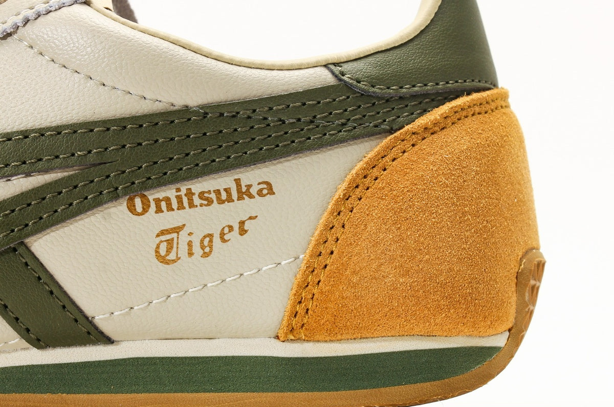 Onitsuka Tiger Moage CO – Classic Retro Running Shoes by Asics