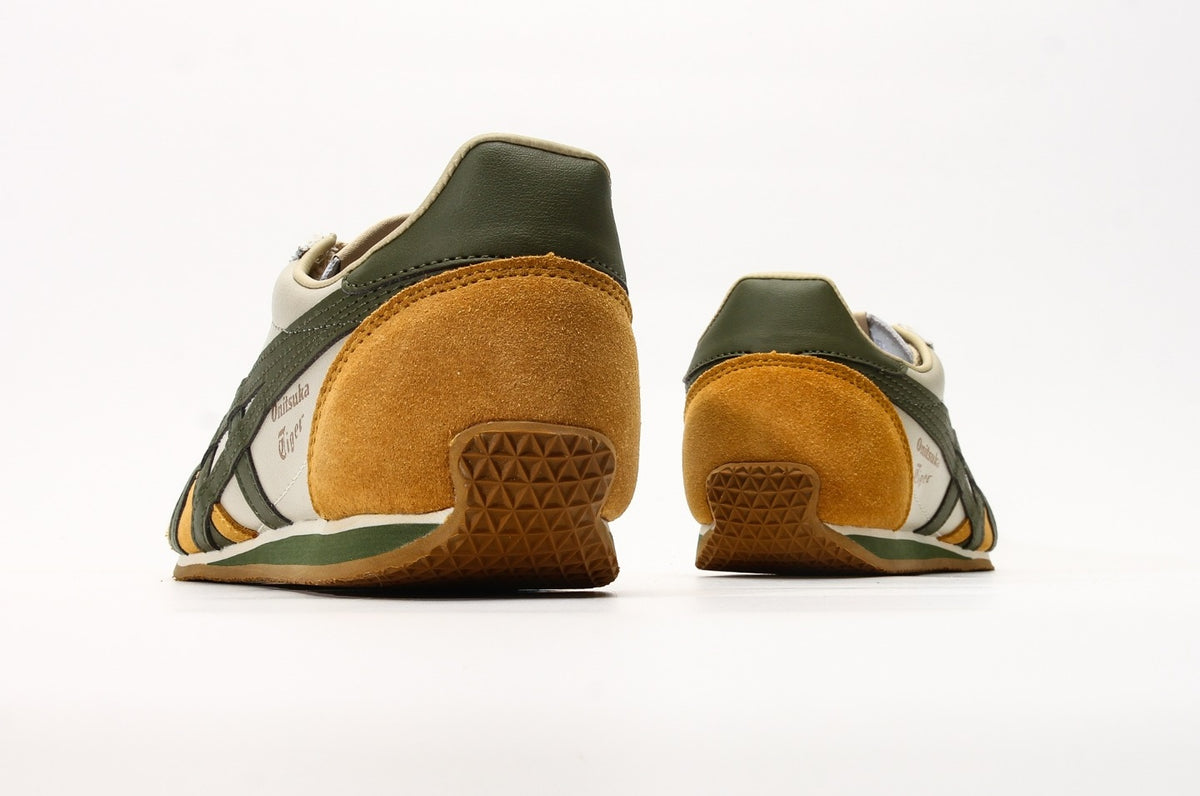 Onitsuka Tiger Moage CO – Classic Retro Running Shoes by Asics