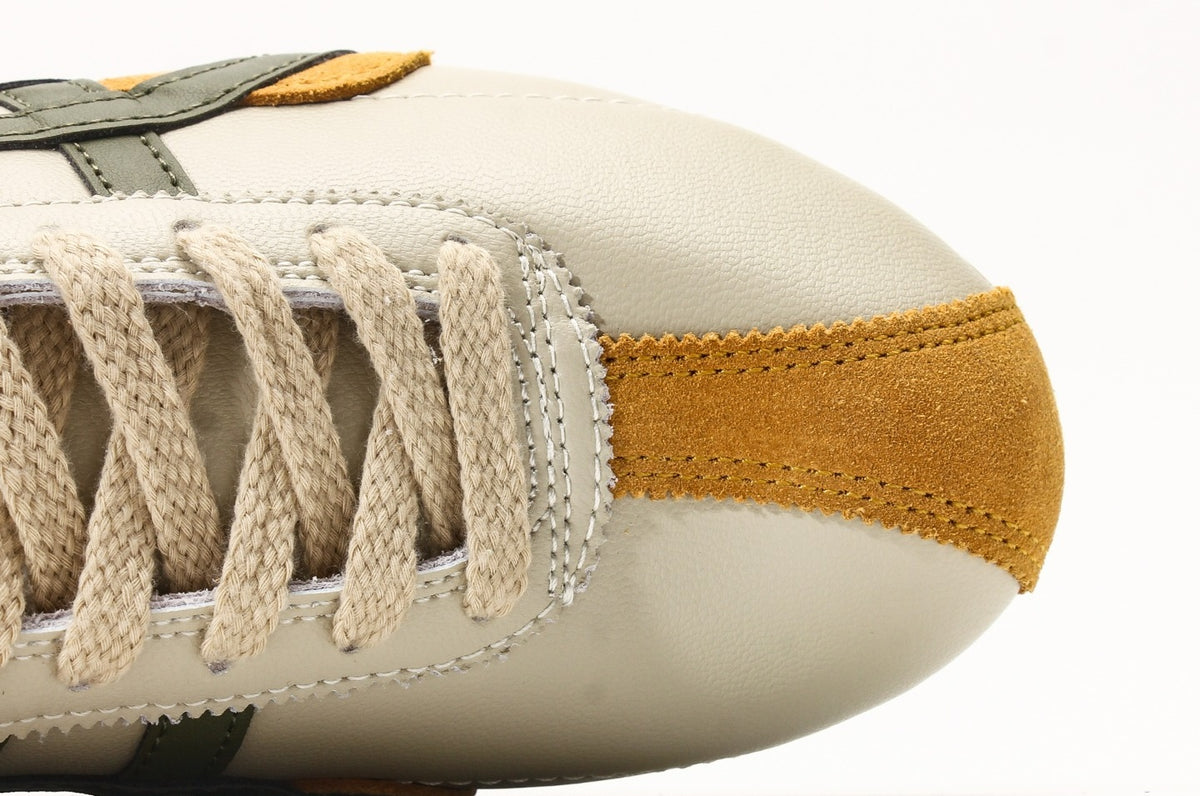 Onitsuka Tiger Moage CO – Classic Retro Running Shoes by Asics