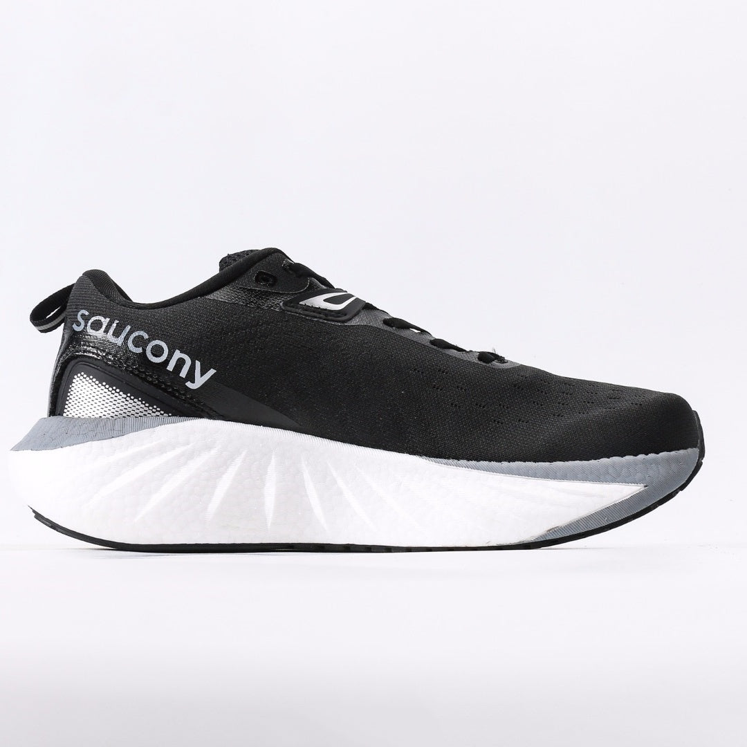 Saucony Triumph 22 Black & White Running Shoes
