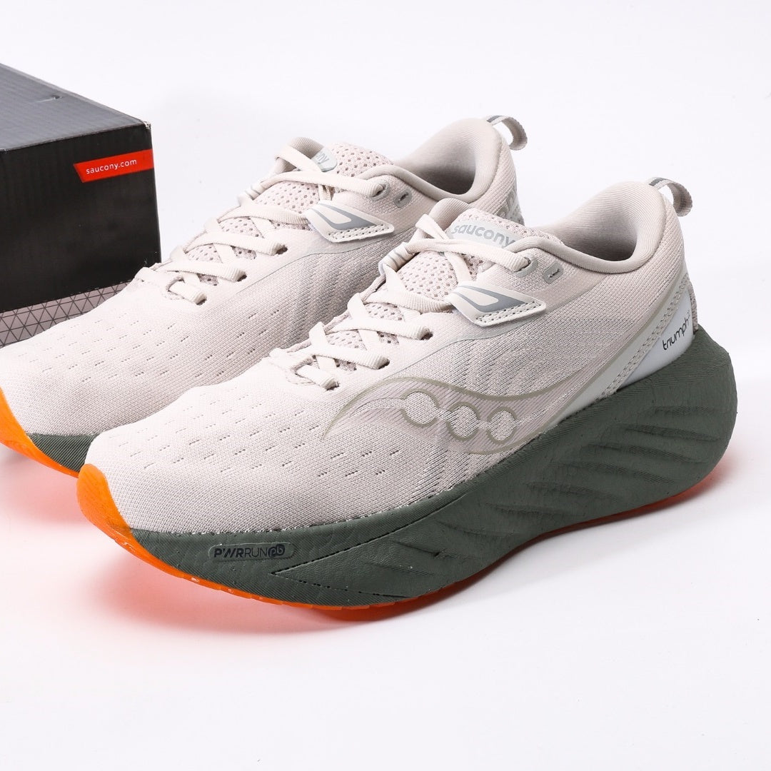 Saucony Triumph 22 Cream & Sage Running Shoes